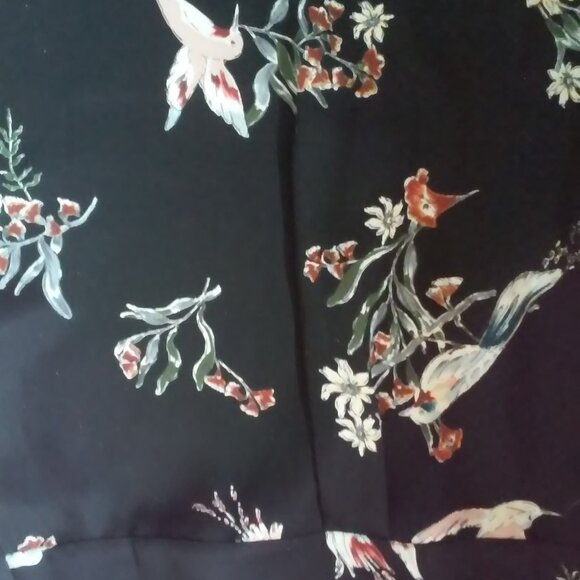 H & M Women's Blouse Sz US 8 CA 8 EUR 40 Extra Button Black With Birds - Picture 5 of 5